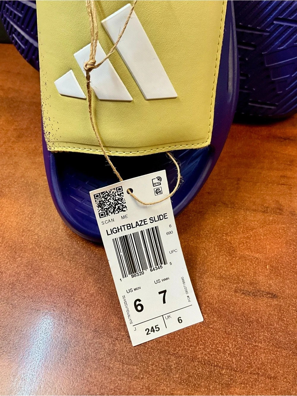 Unisex Adidas Lightblaze Slide Washington Huskies (SKU IH7123) women’s size 7